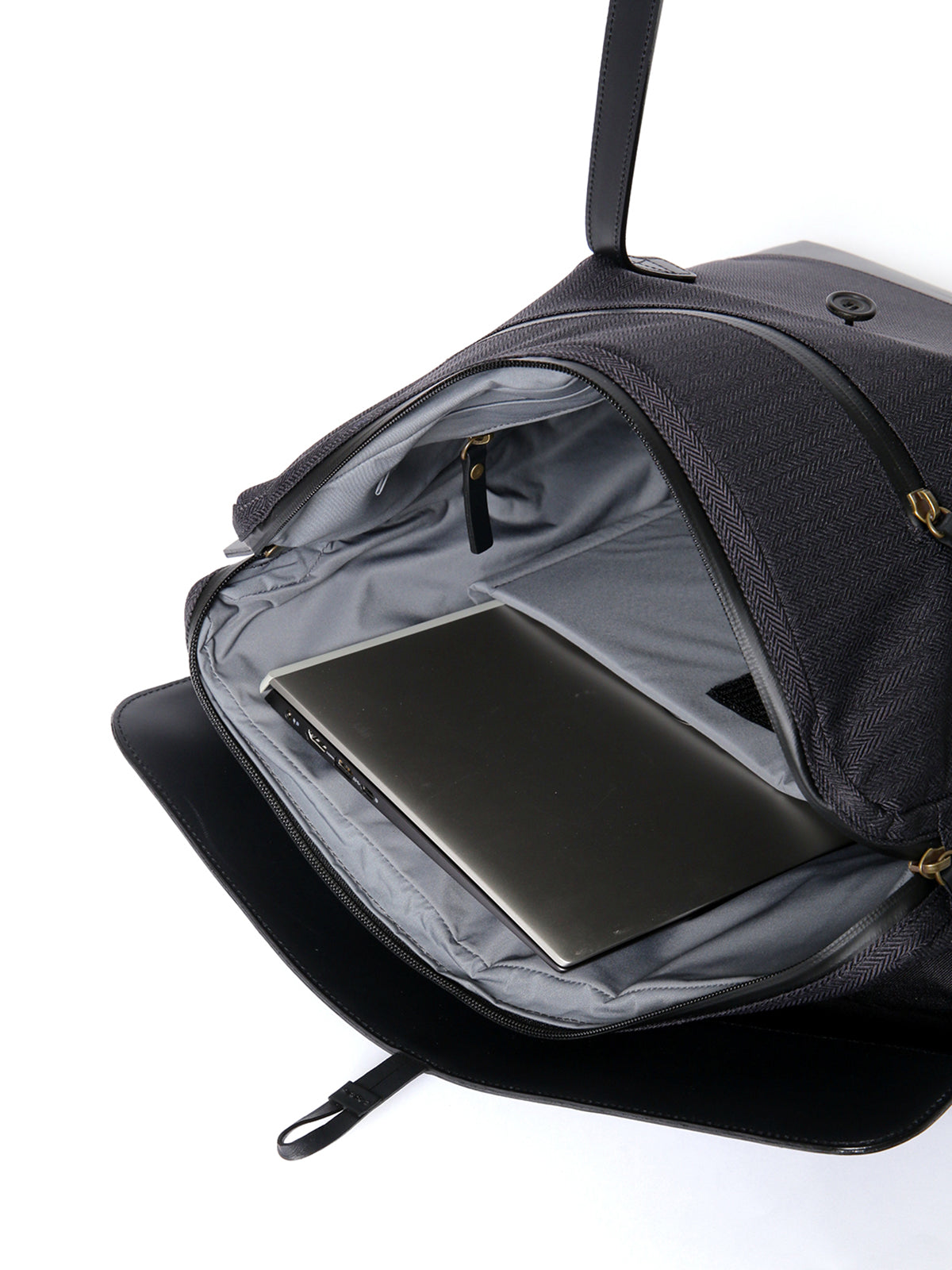 THE WATERPROOF STUDIO BAG