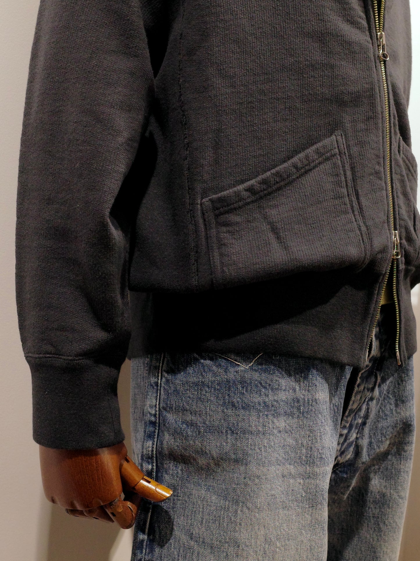FULL ZIP SWEATSHIRT