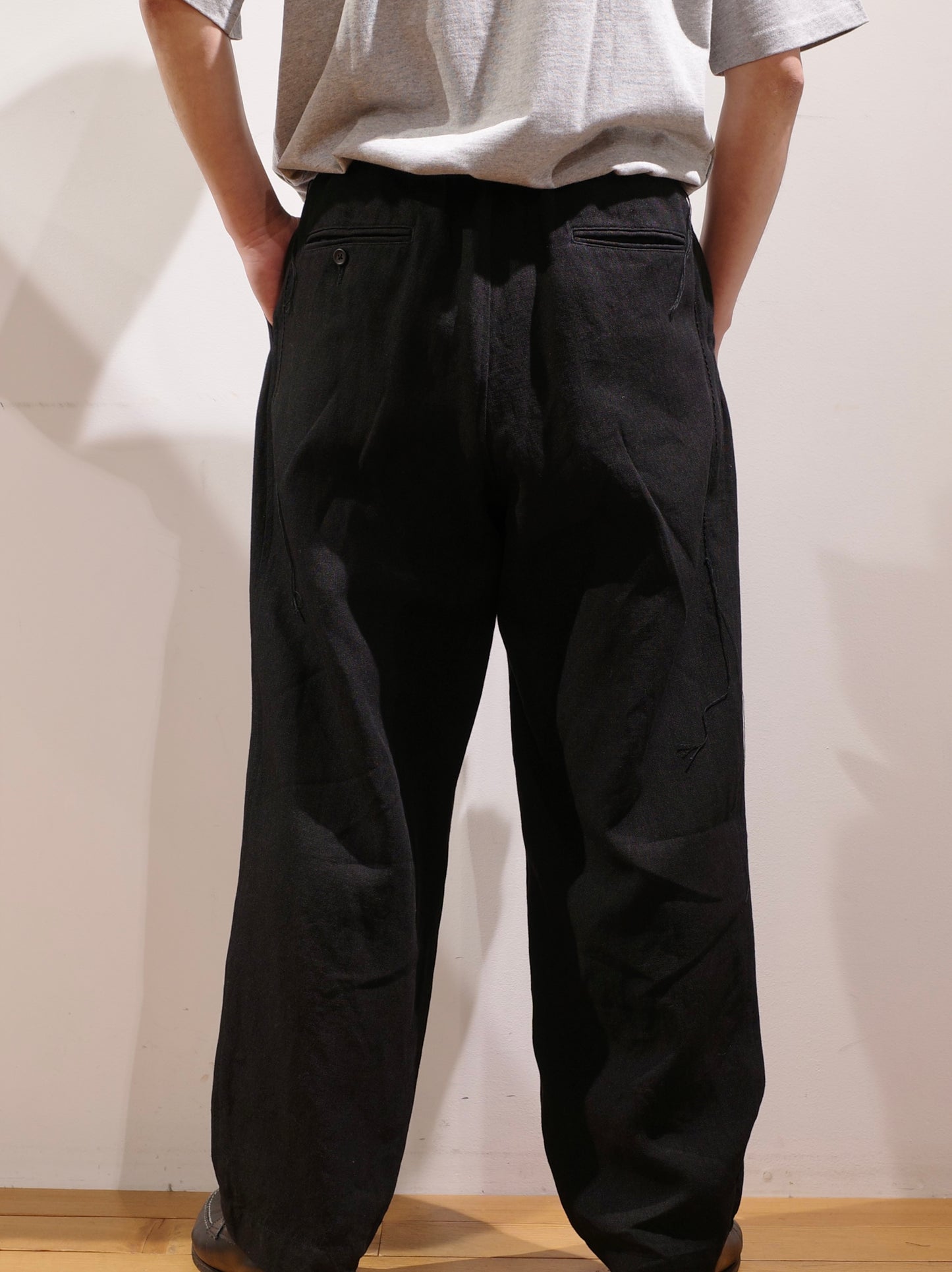 ROUGH LINEN CANVAS / RELAXED TROUSER
