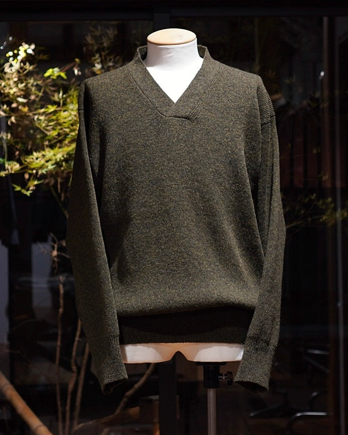 CROSS V NECK SWEATER / HARD TWISTED SHETLAND WOOL