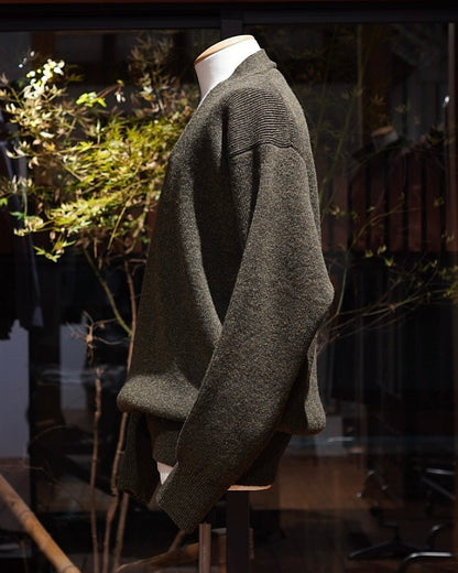 CROSS V NECK SWEATER / HARD TWISTED SHETLAND WOOL