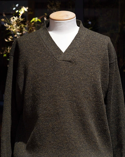 CROSS V NECK SWEATER / HARD TWISTED SHETLAND WOOL