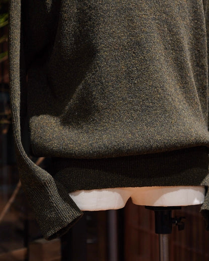 CROSS V NECK SWEATER / HARD TWISTED SHETLAND WOOL