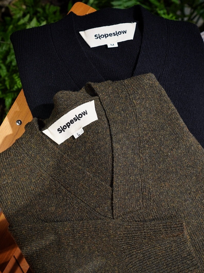 CROSS V NECK SWEATER / HARD TWISTED SHETLAND WOOL